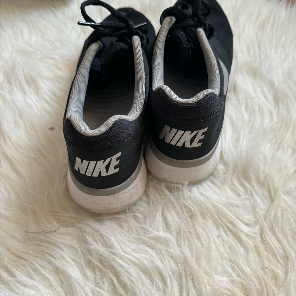 Nike - Picture 3 of 3